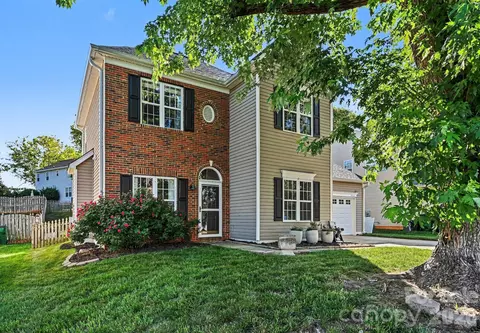 9902 Highlands Crossing Dr, Charlotte, NC 28277