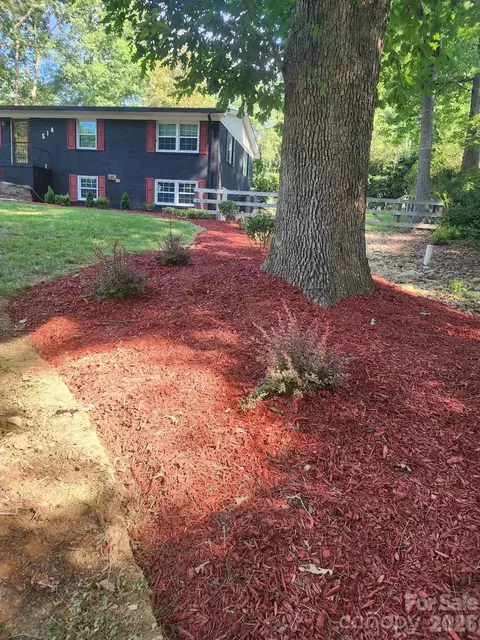 Exterior - 514 Crestview Dr, Albemarle, NC 28001 photo 2 of 4