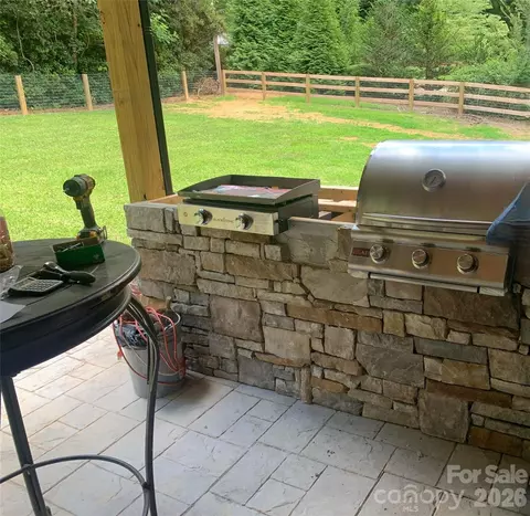 Exterior - 514 Crestview Dr, Albemarle, NC 28001 photo 3 of 4
