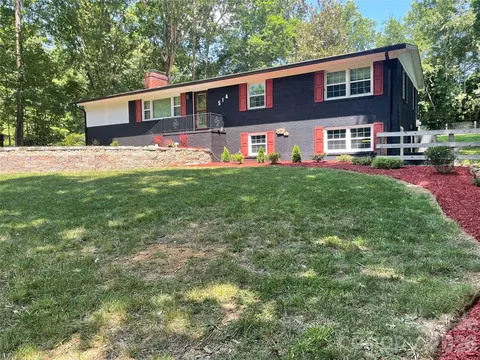 Exterior - 514 Crestview Dr, Albemarle, NC 28001 photo 2 of 6
