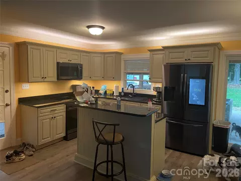 Kitchen - 514 Crestview Dr, Albemarle, NC 28001 photo 3 of 3