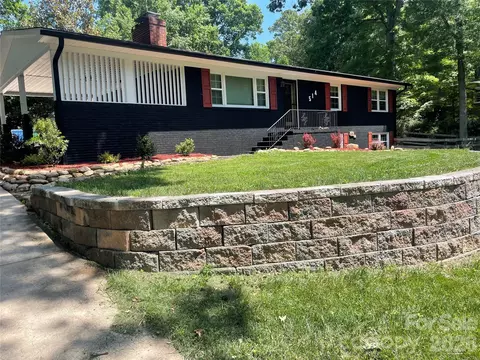 Exterior - 514 Crestview Dr, Albemarle, NC 28001 photo 3 of 6
