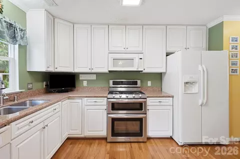 Kitchen - 442 Sugar Maple Dr, Tega Cay, SC 29708 photo 2 of 3