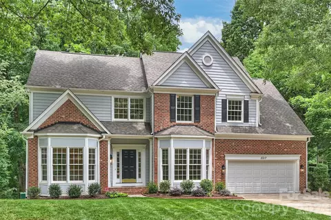 5317 Fairvista Dr, Charlotte, NC 28269