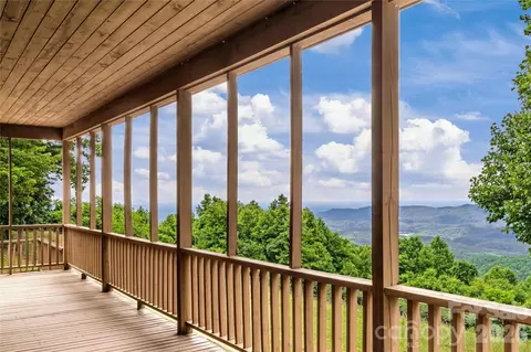 576 Lake Vista Dr, Glade Valley, NC 28627