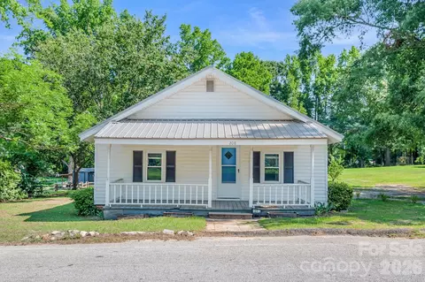 Exterior - 208 W Church St, Jefferson, SC 29718 photo 3 of 13