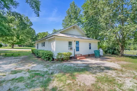 Exterior - 208 W Church St, Jefferson, SC 29718 photo 11 of 13