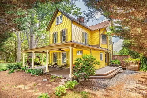 42 Church St, Weaverville, NC 28787