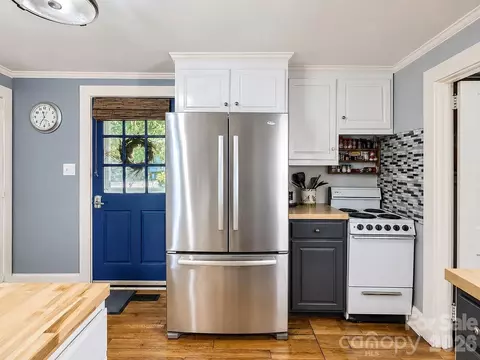Kitchen - 4580 Kiser Island Rd, Terrell, NC 28682 photo 1 of 3