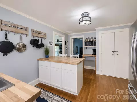 Kitchen - 4580 Kiser Island Rd, Terrell, NC 28682 photo 3 of 3