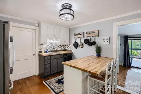 Kitchen - 4580 Kiser Island Rd, Terrell, NC 28682 photo 2 of 3