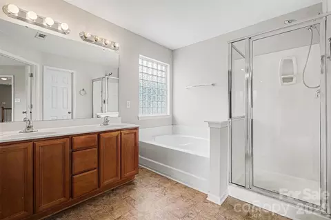 Bath - 2001 Keystone Ct, Monroe, NC 28110 photo 1 of 2