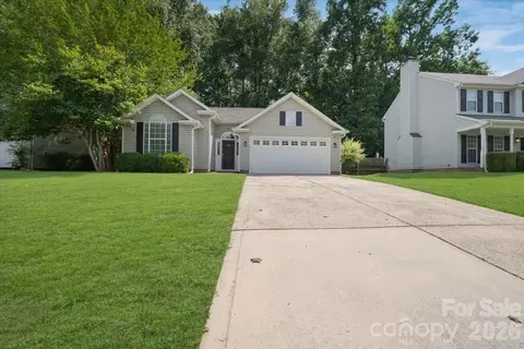 14136 Walkers Crossing Dr, Charlotte, NC 28273