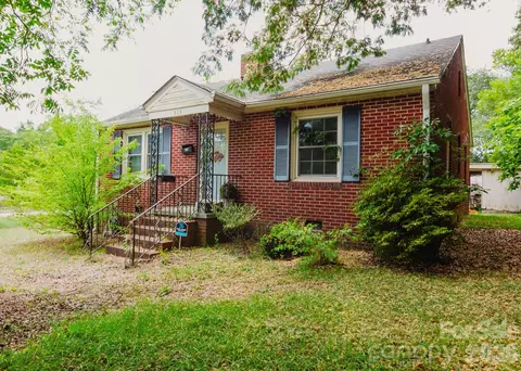 303 Myrtle Ave, Hamlet, NC 28345
