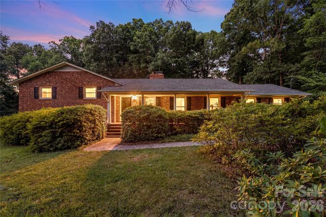 221 Kingsway Cir, Charlotte, NC 28214