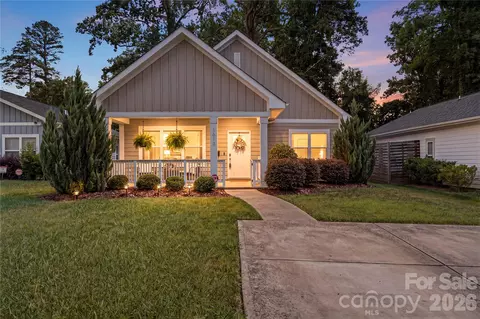 1613 Newcastle St, Charlotte, NC 28216