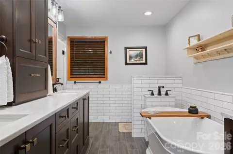 Bath - 359 Saddlebrook Ln, Clyde, NC 28721 photo 1 of 4