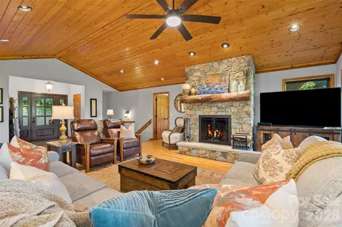 Living - 359 Saddlebrook Ln, Clyde, NC 28721 photo 1 of 2