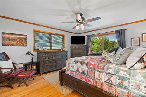 Bedroom - 359 Saddlebrook Ln, Clyde, NC 28721 photo 2 of 7
