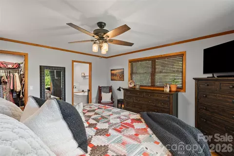 Bedroom - 359 Saddlebrook Ln, Clyde, NC 28721 photo 3 of 7