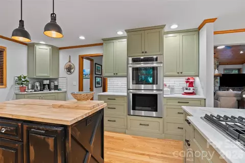 Kitchen - 359 Saddlebrook Ln, Clyde, NC 28721 photo 6 of 7