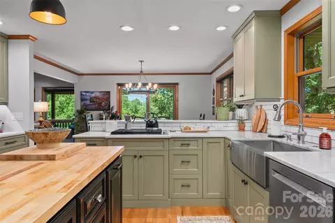 Kitchen - 359 Saddlebrook Ln, Clyde, NC 28721 photo 3 of 7