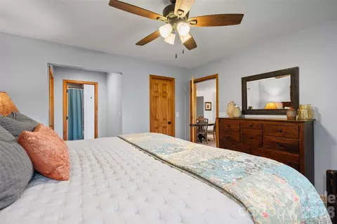 Bedroom - 359 Saddlebrook Ln, Clyde, NC 28721 photo 4 of 7