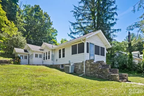 Exterior - 441 Main St, Clyde, NC 28721 photo 5 of 9