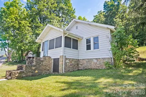 Exterior - 441 Main St, Clyde, NC 28721 photo 3 of 9