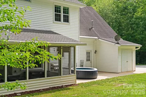 Exterior - 237 Windsor Forest Cir, Fletcher, NC 28732 photo 8 of 10