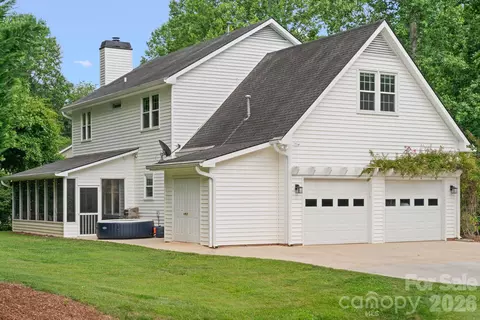 Exterior - 237 Windsor Forest Cir, Fletcher, NC 28732 photo 9 of 10