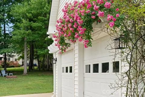 Exterior - 237 Windsor Forest Cir, Fletcher, NC 28732 photo 2 of 10