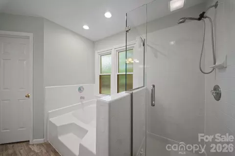 Bath - 237 Windsor Forest Cir, Fletcher, NC 28732 photo 2 of 3