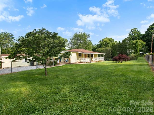 407 Hall St, Hendersonville, NC 28739