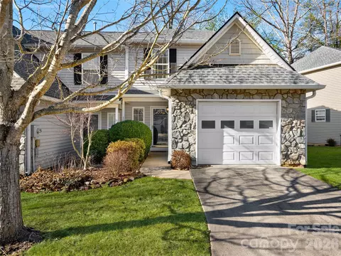 15 Willowick Dr, Asheville, NC 28803