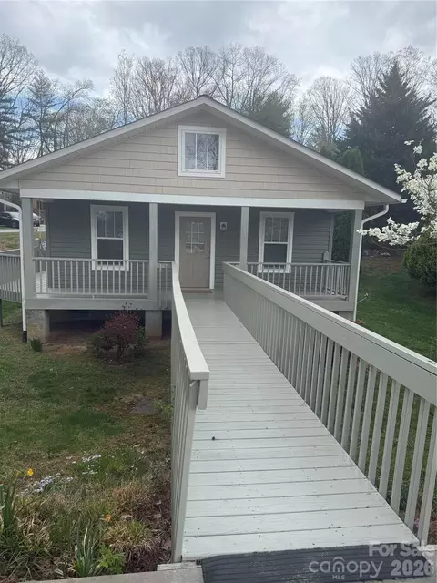 137 Warren Haynes Dr, Asheville, NC 28806