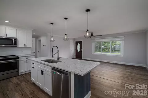 203 Park Rd, Mount Holly, NC 28120