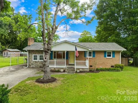 205 Gaddis Dr, Mount Holly, NC 28120