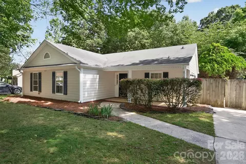 7812 Surreywood Pl, Charlotte, NC 28270