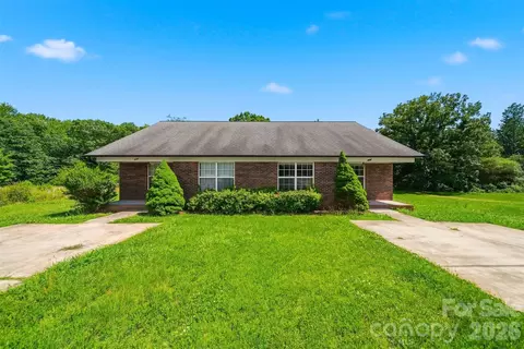 820 Horseshoe Lake Rd, Lincolnton, NC 28092