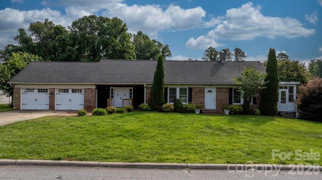 15 6th Em St, Marion, NC 28752