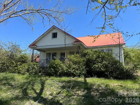 1756 Bearwallow Rd, Hendersonville, NC 28792