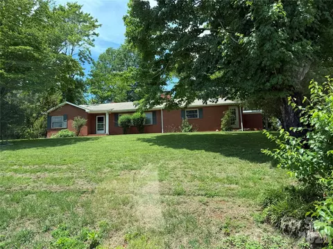 901 Ridgecrest Ne Dr NE, Lenoir, NC 28645
