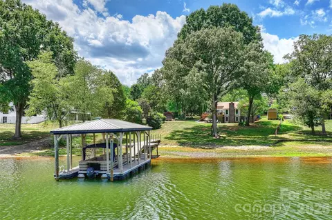 113 Skippers Cove Ln, Troutman, NC 28166