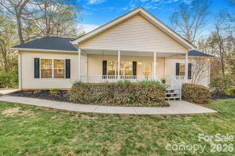 15 Rasada Dr, Weaverville, NC 28787
