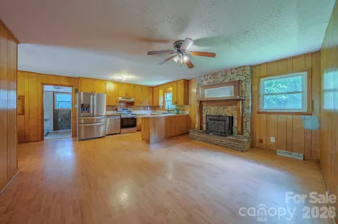 Living - 886 Pearidge Rd, Bostic, NC 28018 photo 2 of 6