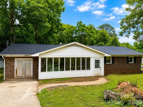 886 Pearidge Rd, Bostic, NC 28018