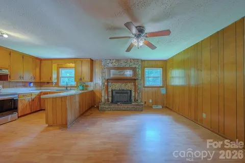 Living - 886 Pearidge Rd, Bostic, NC 28018 photo 3 of 6