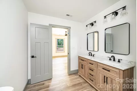 Bath - 2033 Bailey Dr, Hickory, NC 28601 photo 1 of 3