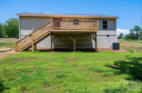 Exterior - 2033 Bailey Dr, Hickory, NC 28601 photo 3 of 3